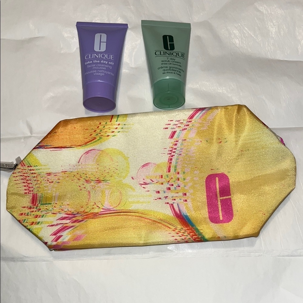 ๐ Clinique Makeup Bag Facial Cleansing Mousse and Scrub Cream Set - Picture 2 of 6